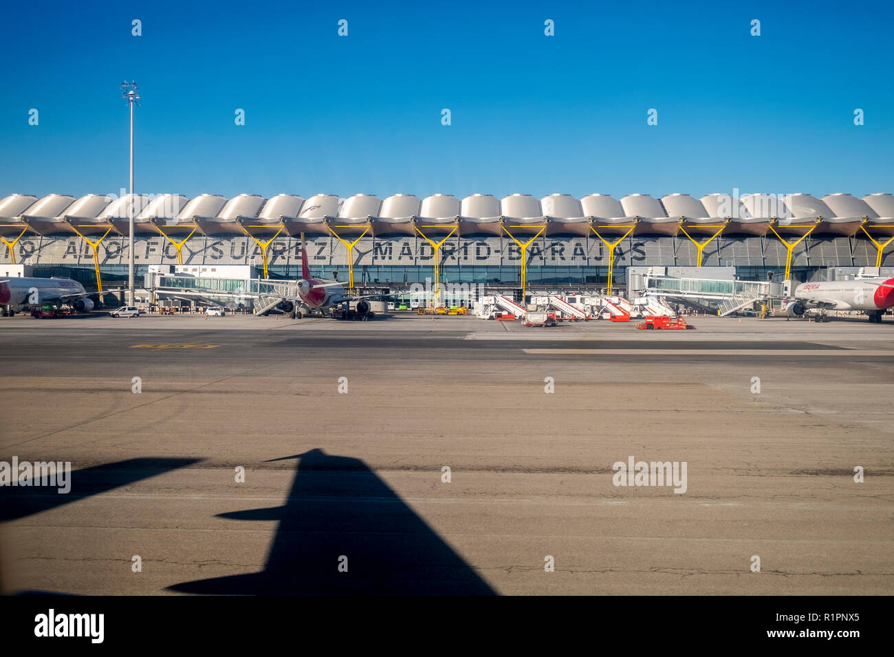 L'atterrissage à l'aéroport Madrid Barajas sur un vol tôt le matin Iberia Express, Espagne Banque D'Images