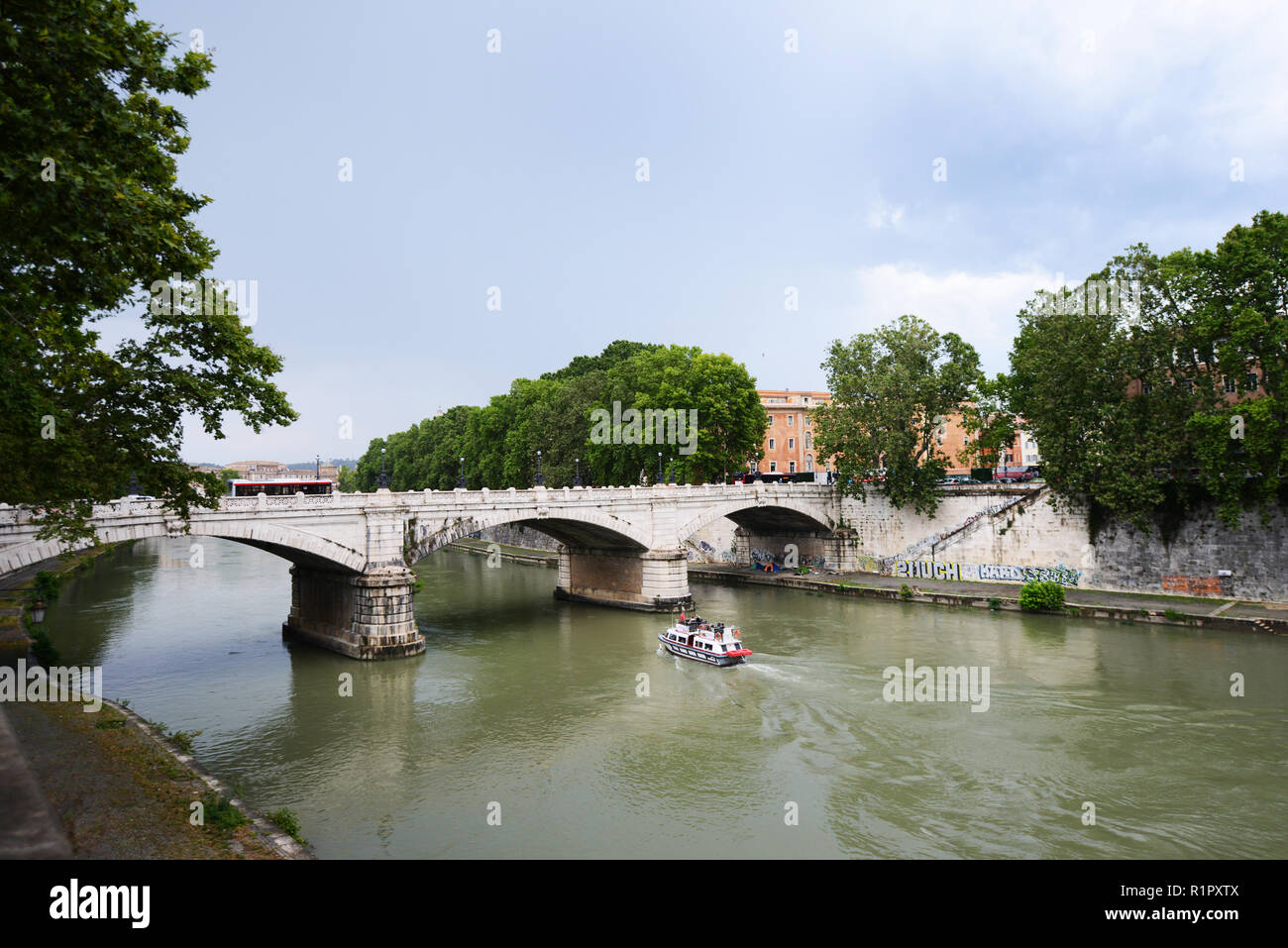 Giuseppe Mazzini pont sur le Tibre à Rome. Banque D'Images