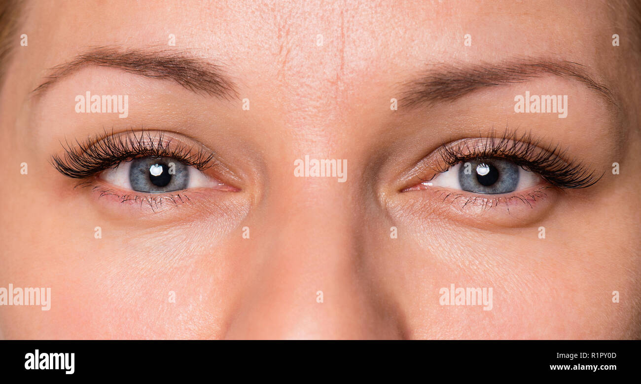 Visage femme avec les yeux et les cils Banque D'Images