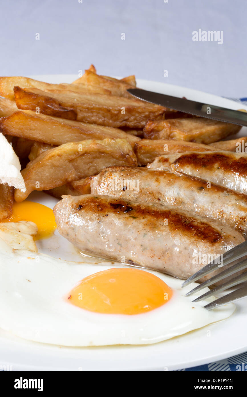 Souper Britannique Classique De Saucisses œufs Et Des Frites Avec