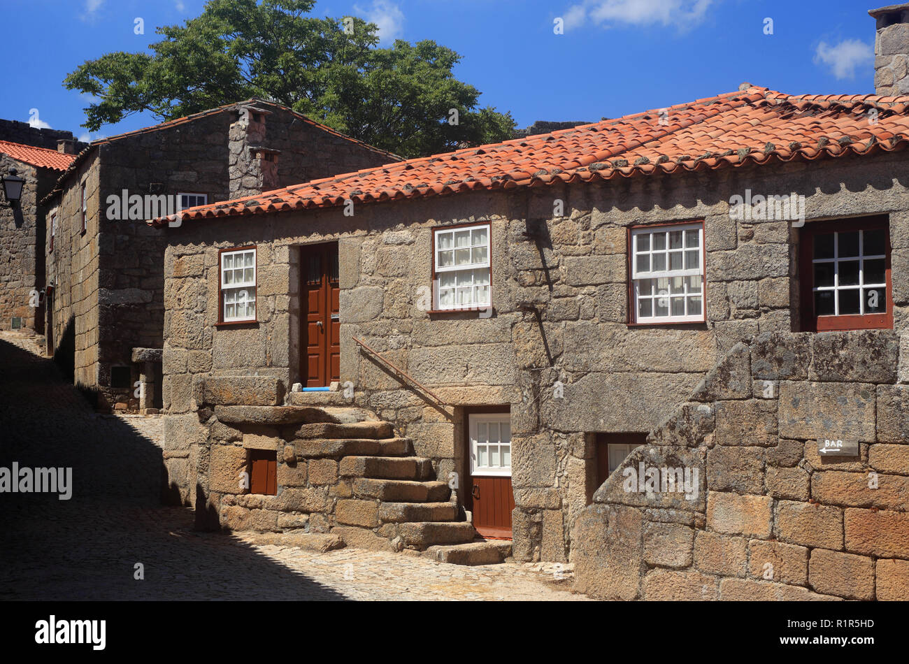 Le Portugal, district de Guarda, Beira Alta. Sortelha, village de montagne historique, construit à l'intérieur des murs médiévaux. Banque D'Images