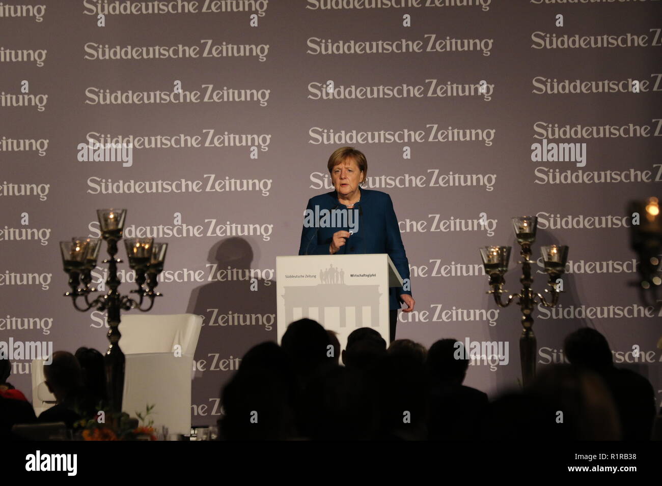 Berlin, Allemagne. 13Th Nov 2018. La chancelière Angela Merkel à la Süddeutsche Zeitung (2018 Wirtschaftsgipfel 2018 Sommet économique) dans le musée d'histoire allemande à Berlin Crédit : SAO frappé/Alamy Live News Banque D'Images