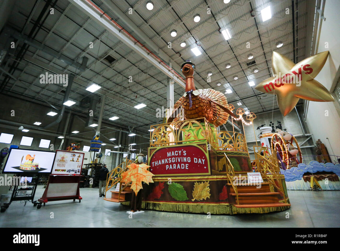 New York, USA. 13Th Nov, 2018. Photo prise le 13 novembre 2018 montre la Turquie Tom float pour Macy's Thanksgiving Day Parade à la parade de Macy's Studio à Moonachie, New Jersey, aux États-Unis. La 92e Macy's Thanksgiving Day Parade aura lieu le 22 novembre. Credit : Wang Ying/Xinhua/Alamy Live News Banque D'Images