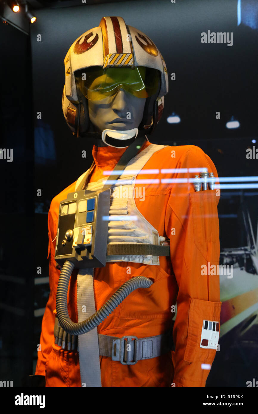 Sydney, Australie. 15 novembre 2018. Aperçu live de médias STAR WARS Identities : l'exposition au Powerhouse Museum. Sur la photo : Luke Skywalker, pilote rebelle costume porté par l'acteur Mark Hamill. Utilisé dans Star Wars : Episode IV Un Nouvel Espoir (1977). Crédit : Richard Milnes/Alamy Live News Banque D'Images