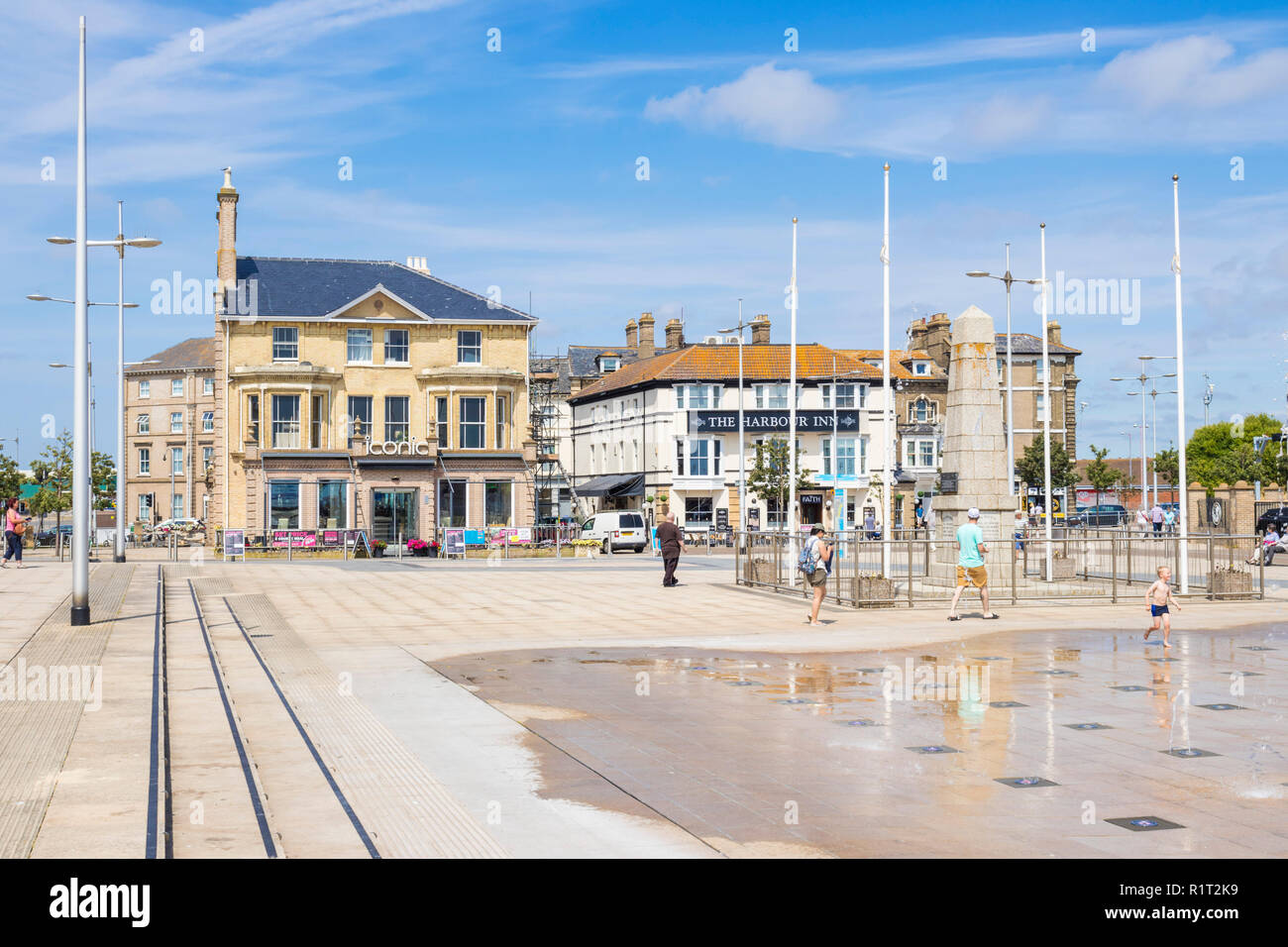 Lowestoft suffolk Lowestoft Harbour Inn Royal Royal promenade Esplanade artère plaine fontaines front Lowestoft Suffolk Angleterre UK GO Europe Banque D'Images
