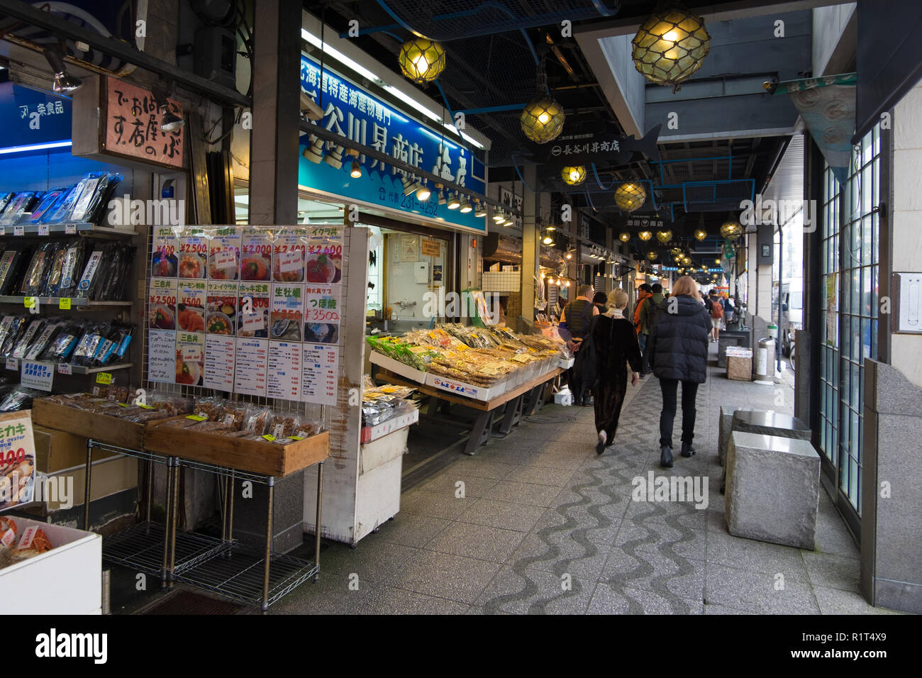 Au marché aux poissons de Nijō à Sapporo au Japon. Banque D'Images