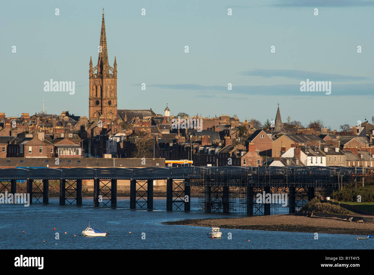 Montrose skyline est dominé par l'ancien et Eglise de Saint-André, Angus, Scotland. Banque D'Images