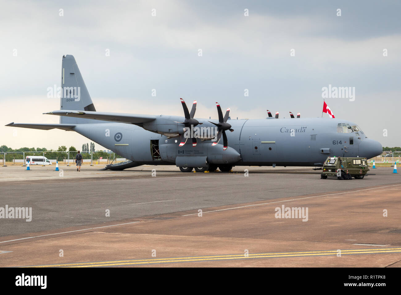 FAIRFORD, UK - Oct 13, 2018 : Royal Canadian Air Force Lockheed C-130J-30 avion de transport Hercules sur le tarmac de la base aérienne de la RAF Fairford. Banque D'Images