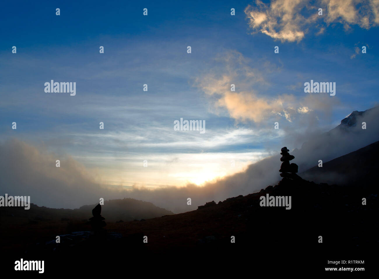 Magnifique coucher de soleil vu de l'Huaytapallana de montagnes. Banque D'Images