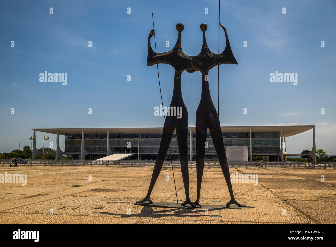 Os Candangos Memorial, l'artiste Bruno Giorgi, dans l'arrière du palais de Planalto, place des trois pouvoirs, Brasília Banque D'Images