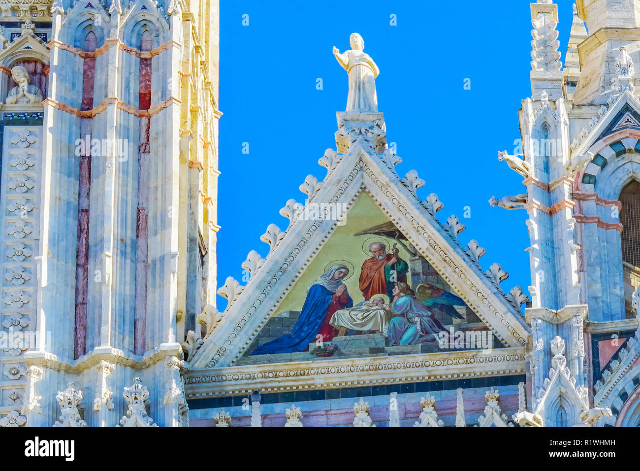 Extérieur façade Christ Nativité Marie Église Cathédrale Sienne Italie. À partir de 1215 la cathédrale terminée pour 1263. Banque D'Images