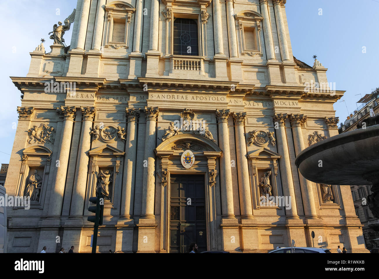 ROME, ITALIE - 22 juin 2017 : vue du coucher de Chiesa Sant Andrea della Valle à Rome, Italie Banque D'Images