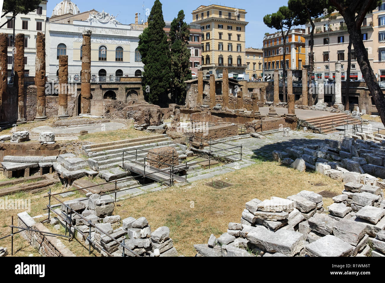 ROME, ITALIE - Le 23 juin 2017 : la vue étonnante de Largo di Torre Argentina en ville de Rome, Italie Banque D'Images