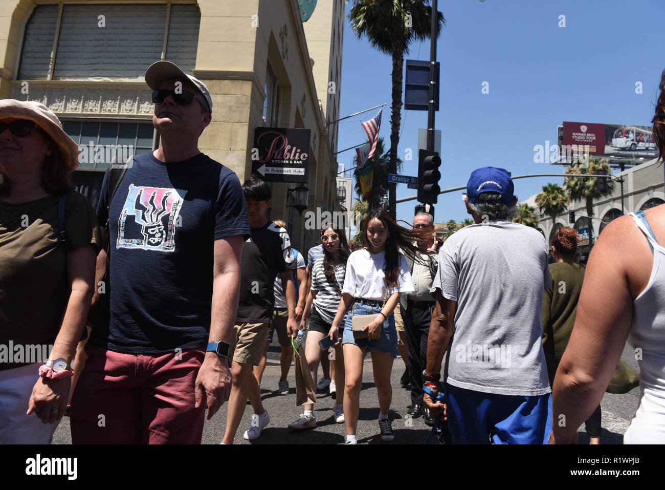 HOLLYWOOD - 7 août 2018 : les gens sur le célèbre walk of fame sur Hollywood boulevard à Hollywood, CA. Banque D'Images