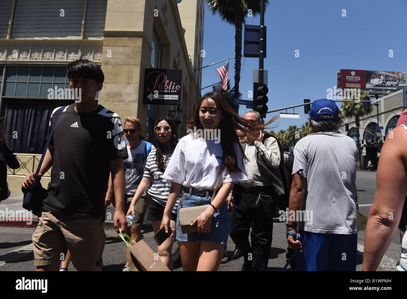 HOLLYWOOD - 7 août 2018 : les gens sur le célèbre walk of fame sur Hollywood boulevard à Hollywood, CA. Banque D'Images