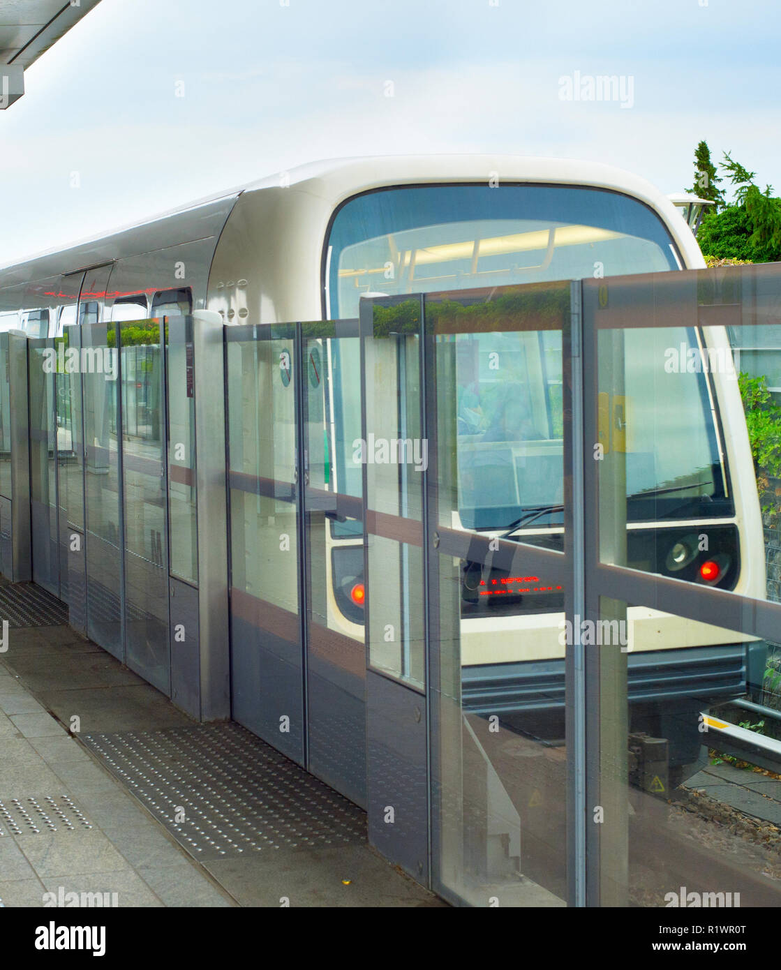 Métro de Copenhague à une station de train. Danemark Banque D'Images
