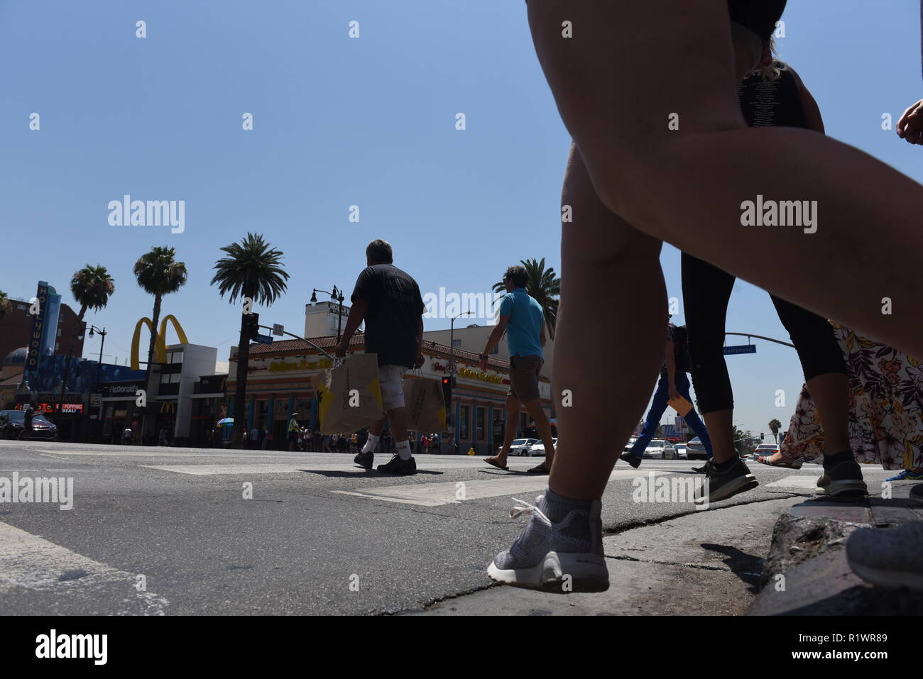 HOLLYWOOD - 7 août 2018 : les gens sur le célèbre walk of fame sur Hollywood boulevard à Hollywood, CA. Banque D'Images