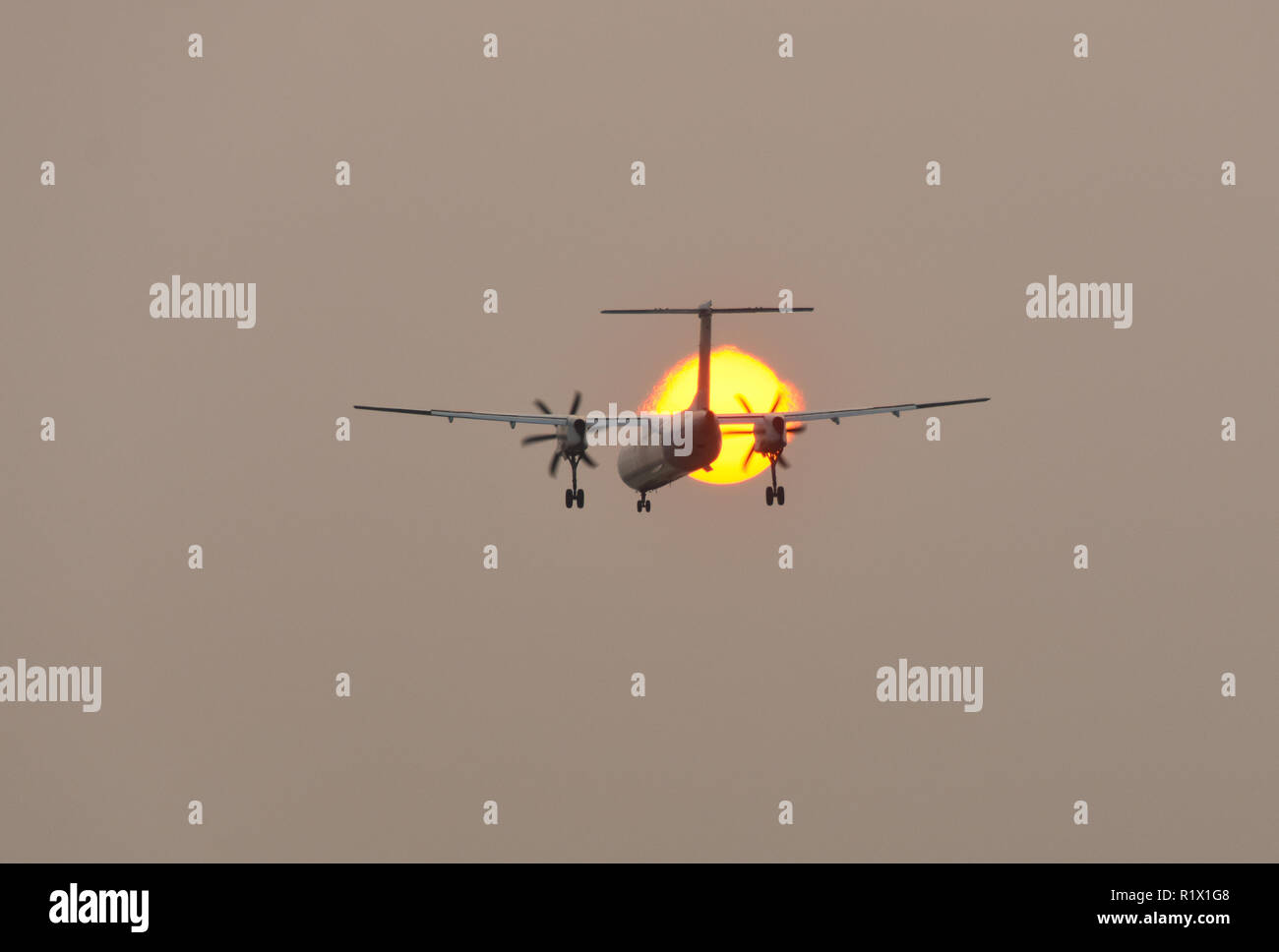 Aventure Astronomique le soleil Avion Banque D'Images