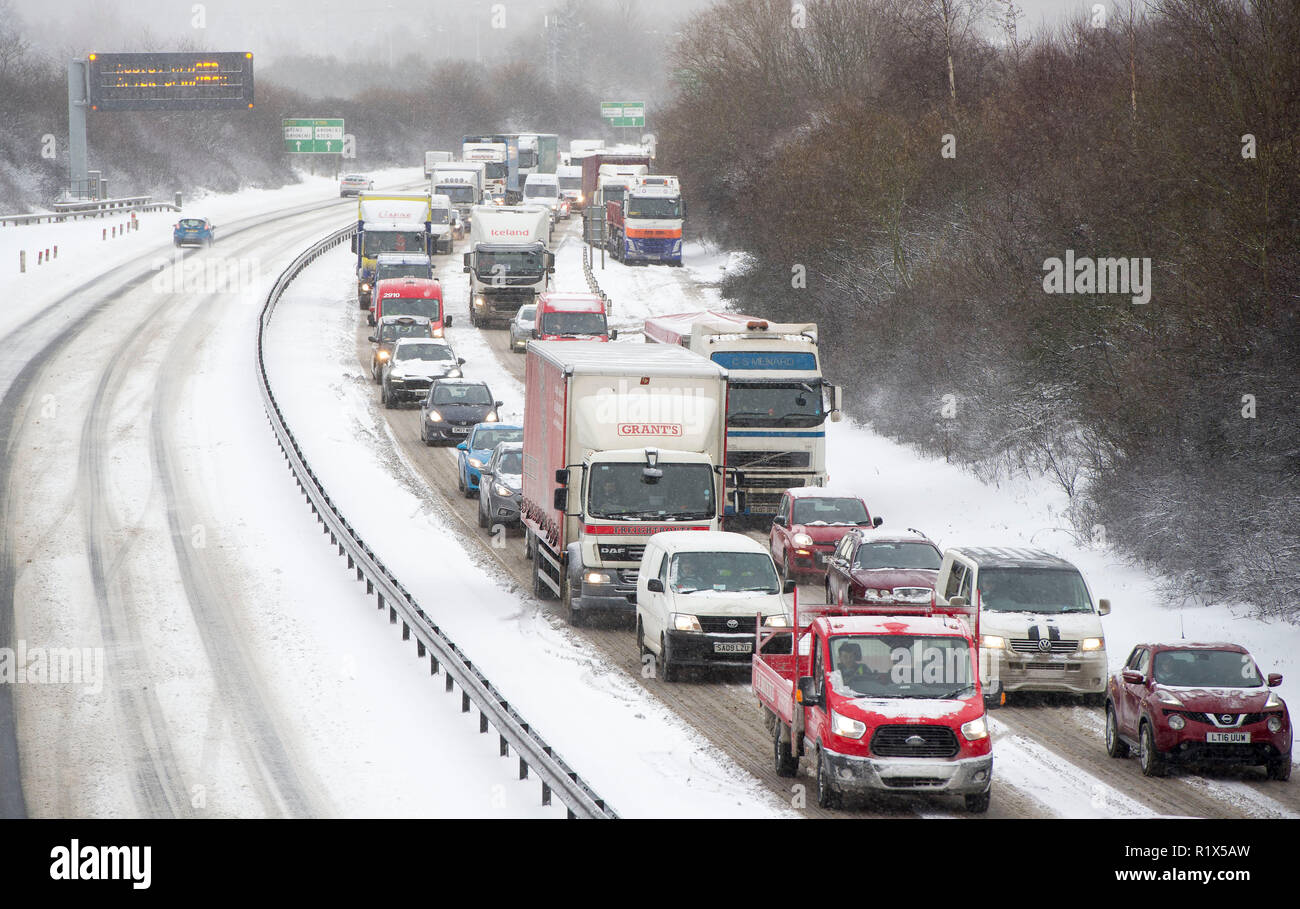La congestion du trafic sur l'A720 Edinburgh City Bypass lors de la "bête de l'est Storm en février 2018. Banque D'Images