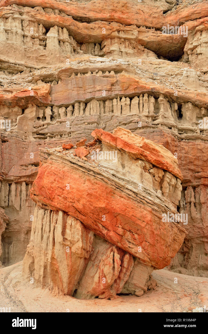 L'érosion des roches sédimentaires de la Formation de printemps Dove, Red Rock Canyon State Park, Californie, USA Banque D'Images