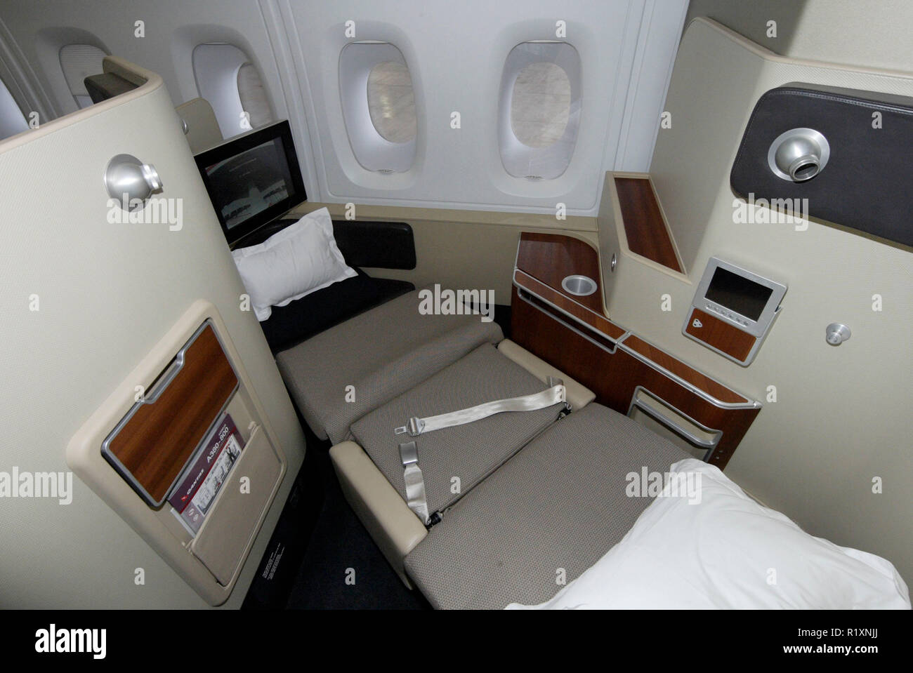 A380 De Qantas De Sieges Premiere Classe Accueille Son Premier A380 Jet Pour L Australie L Avion Nomme D Apres 92 Ans Pionnier De L Aviation Australienne Nancy Bird Walton L Avion De Siege Social D Airbus A Toulouse