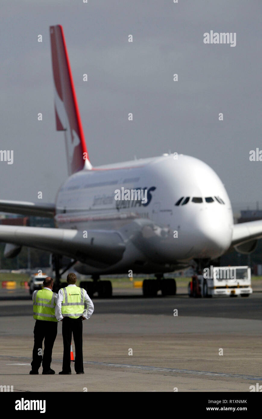 Qantas accueille son premier A380 jet pour l'Australie. L'avion, nommé d'après 92 ans, pionnier de l'aviation australienne Nancy-Bird Walton, l'avion de siège social d'Airbus à Toulouse, France, via Singapour, Sydney Kingsford Smith (de) de l'aéroport. Sydney, Australie. 21.09.08. Banque D'Images