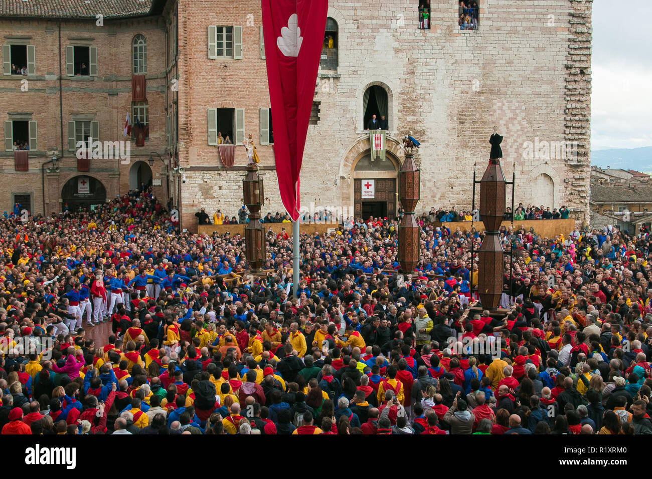 GUBBIO, ITALIE - 15 MAI 2018 : La célèbre Festa dei Ceri sur la place principale de Gubbio en Ombrie Banque D'Images