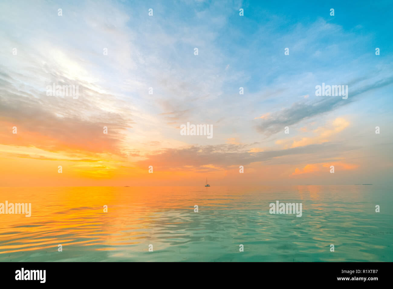 La nature de fond d'inspiration. Pensée positive et concept de rêve. L'horizon de la mer et du ciel lumineux Banque D'Images