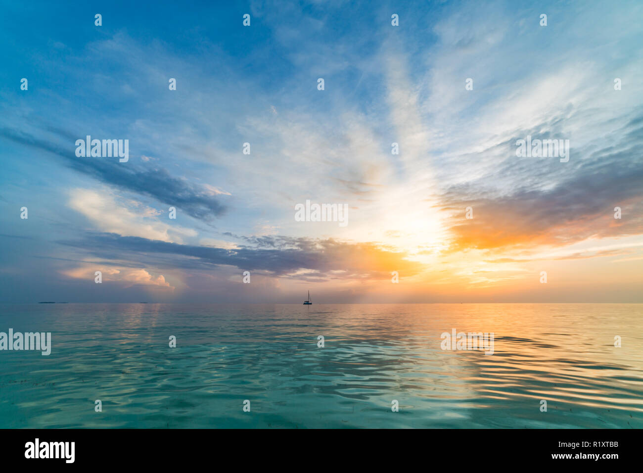 La nature de fond d'inspiration. Pensée positive et concept de rêve. L'horizon de la mer et du ciel lumineux Banque D'Images