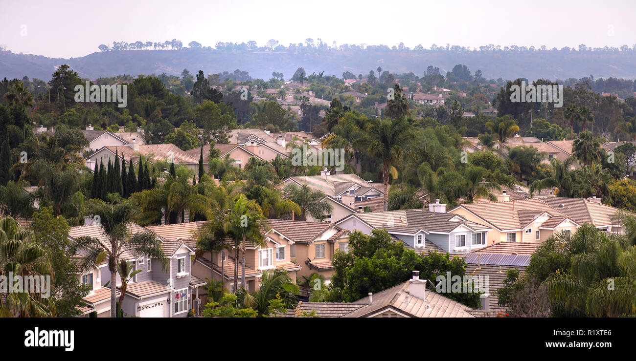 Maisons et arbres luxuriants à San Clemente en Californie Banque D'Images