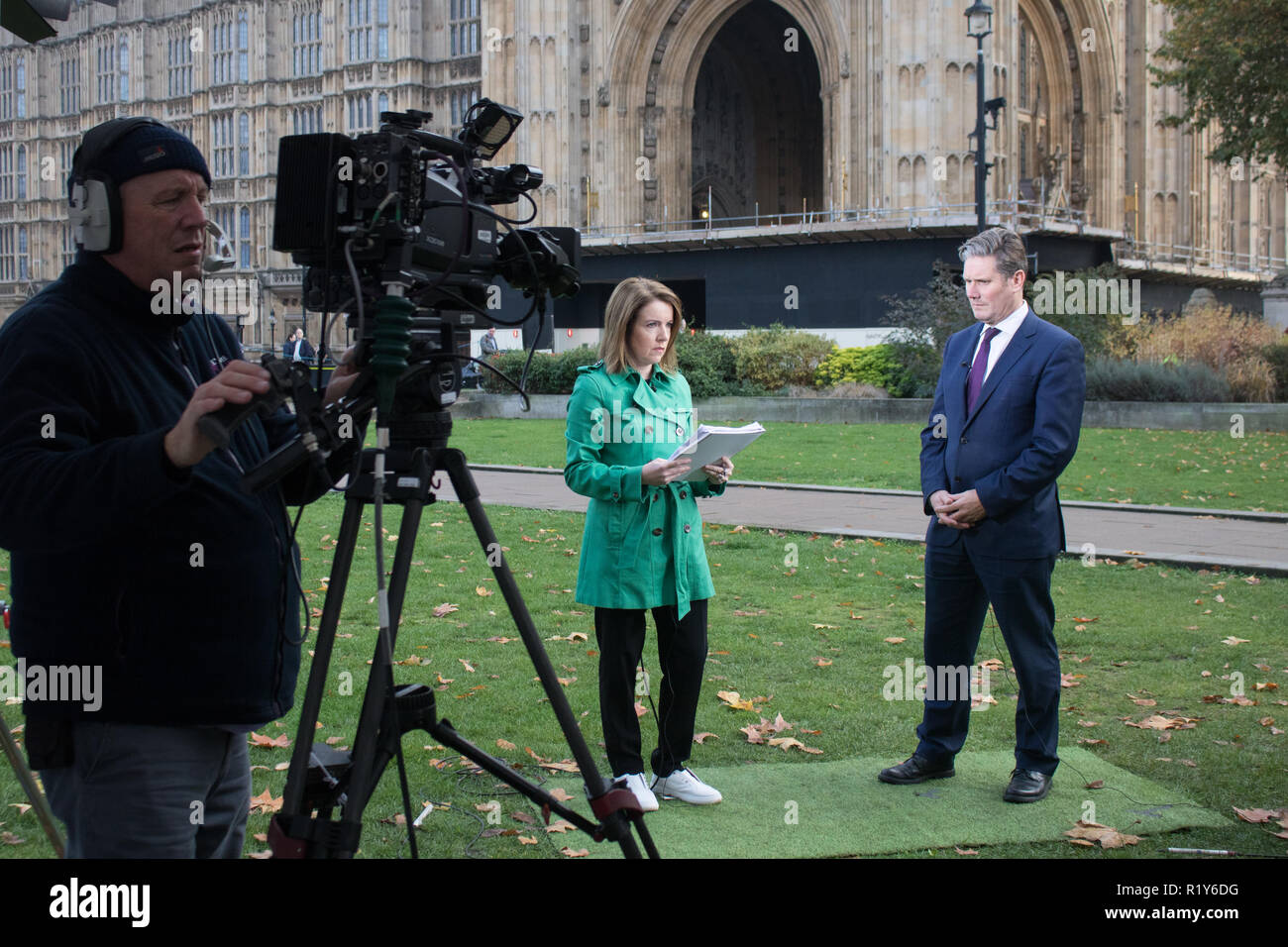 London UK. 15 novembre 2018. MP du travail, Keir Starmer, Shadow Secrétaire d'État à la sortie de l'Union européenne donne sa réaction à l'folloewing Brexit médias le projet d'accord par le Premier ministre Theresa mai qui a été approuvé par les ministres du Cabinet après un marathon de 5 heures de réunion à Downing Street Crédit : amer ghazzal/Alamy Live News Banque D'Images