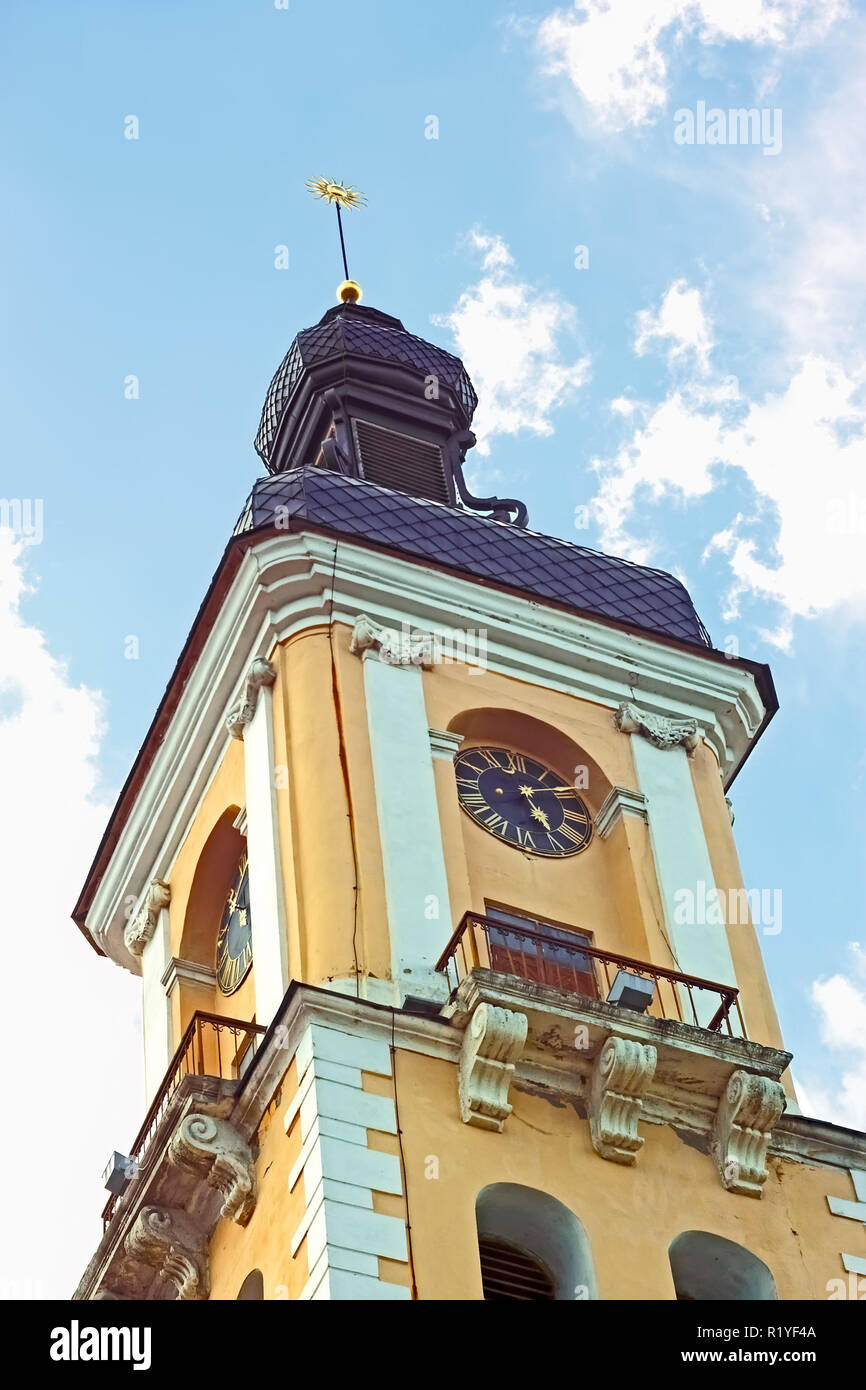 Tour de l'horloge dans la vieille ville de Kamianets-Podilsky, Ukraine Banque D'Images