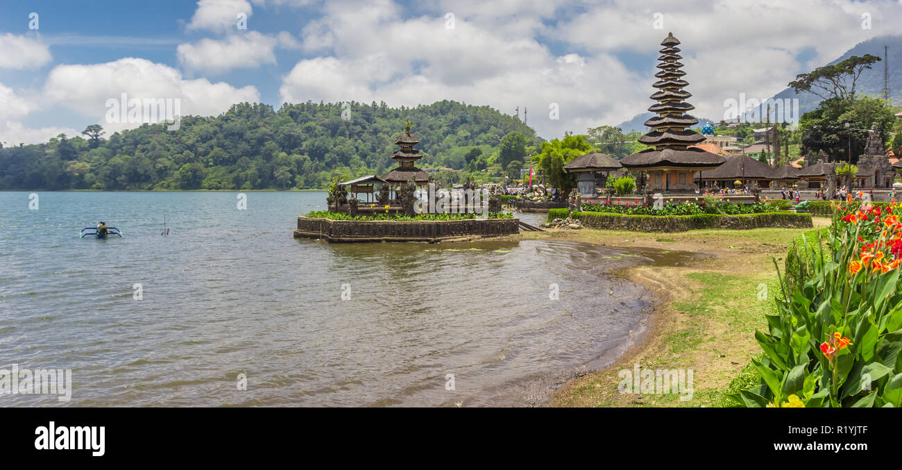 Panorama du temple d'Ulun Danu sur Bali, Indonésie Banque D'Images