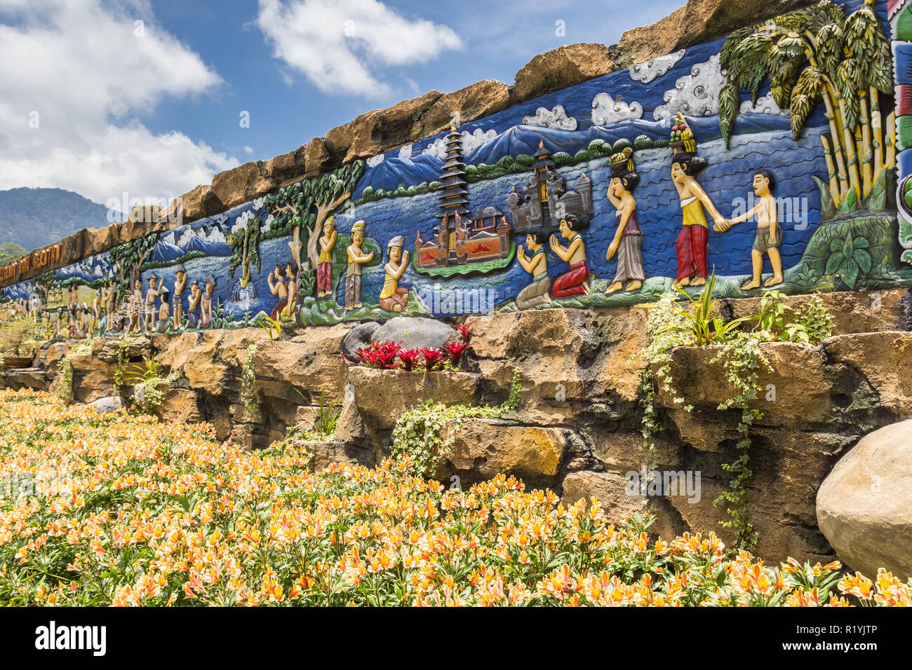 Peinture murale au temple bouddhiste d'Ulun Danu sur Bali, Indonésie Banque D'Images