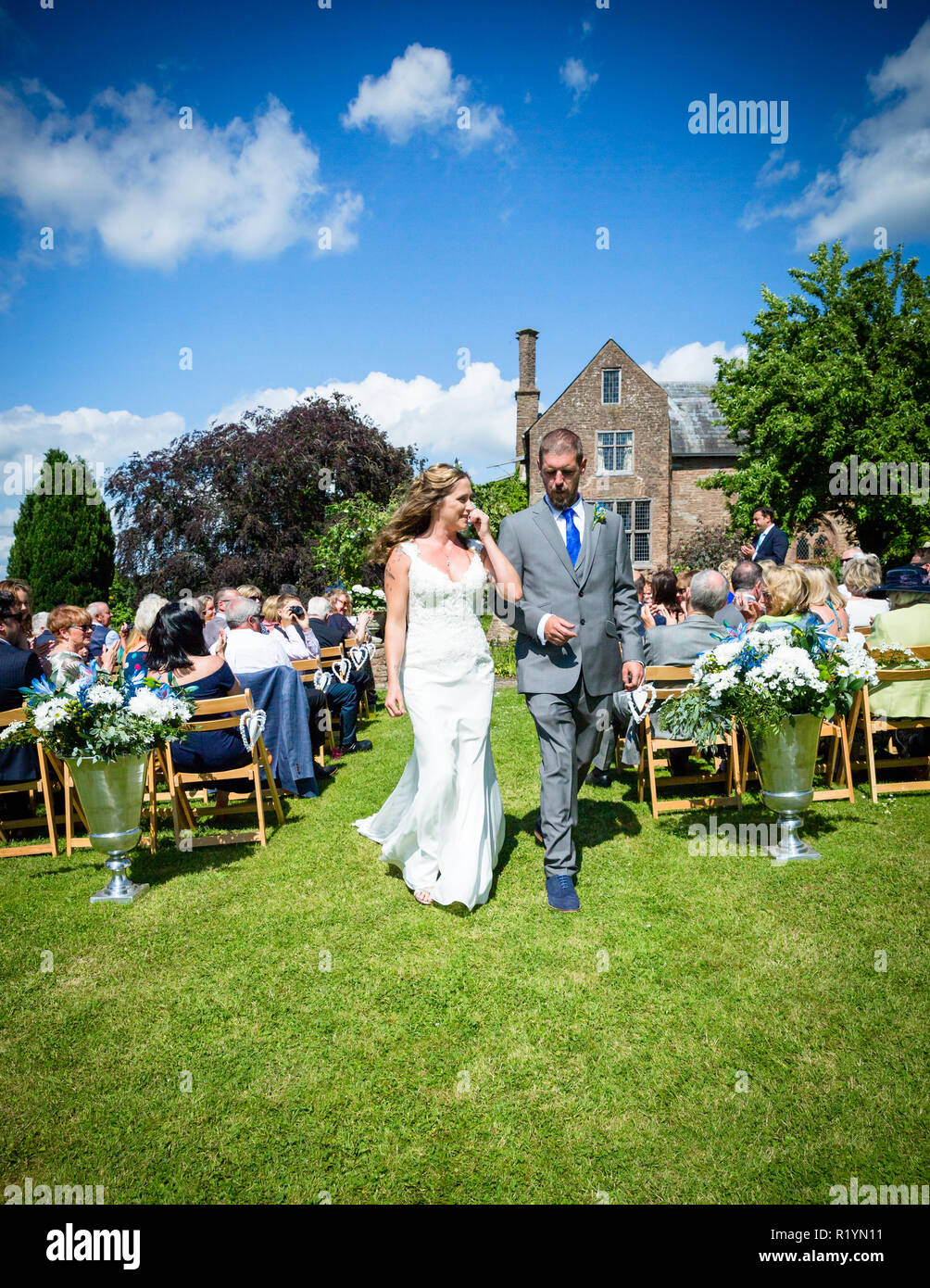 Célébration de mariage jardin en Angleterre pendant l'été de 2018 Banque D'Images