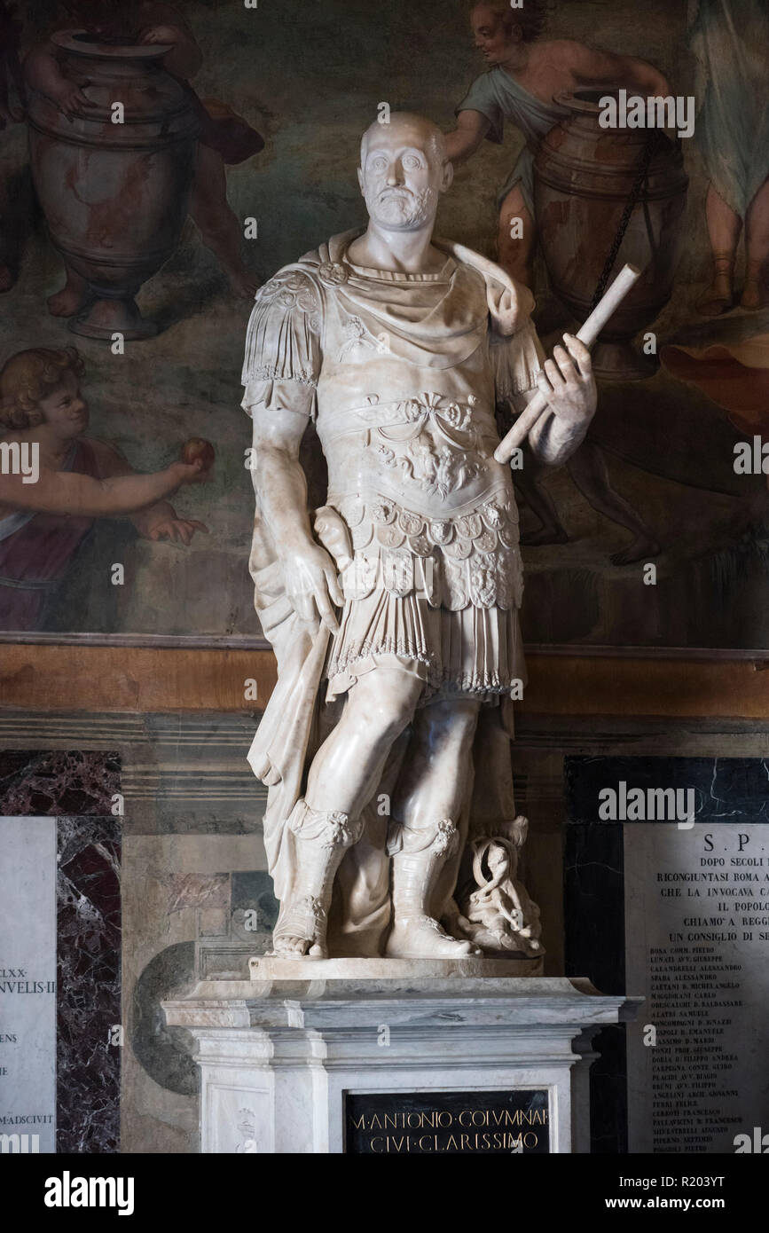Rome. L'Italie. Statue de Marco Antonio Colonna, 1595, portant costume militaire romain, artiste inconnu, Salle des capitaines, les musées du Capitole. Musei Ca Banque D'Images