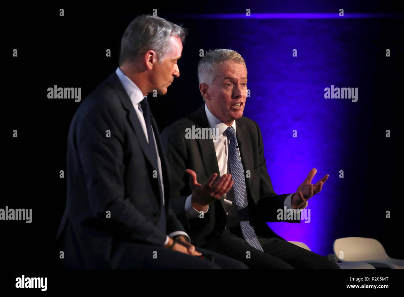 Chris Kermode (à gauche), président exécutif de l'ATP et Craig Tiley, PDG de tennis Australia, parlent lors de l'annonce du concours de l'équipe ATP lors du cinquième jour des finales de l'ATP de Nitto à l'O2 Arena, Londres.APPUYEZ SUR ASSOCIATION photo.Date de la photo: Jeudi 15 novembre 2018.Voir PA Story tennis Londres.Le crédit photo devrait se lire comme suit : John Walton/PA Wire.RESTRICTIONS : utilisation éditoriale uniquement, aucune utilisation commerciale sans autorisation préalable. Banque D'Images