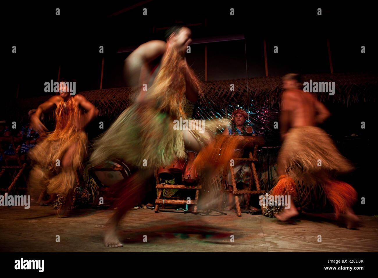 Spectacle de danse traditionnelle au Highland Paradise, Rarotonga, îles Cook. Banque D'Images