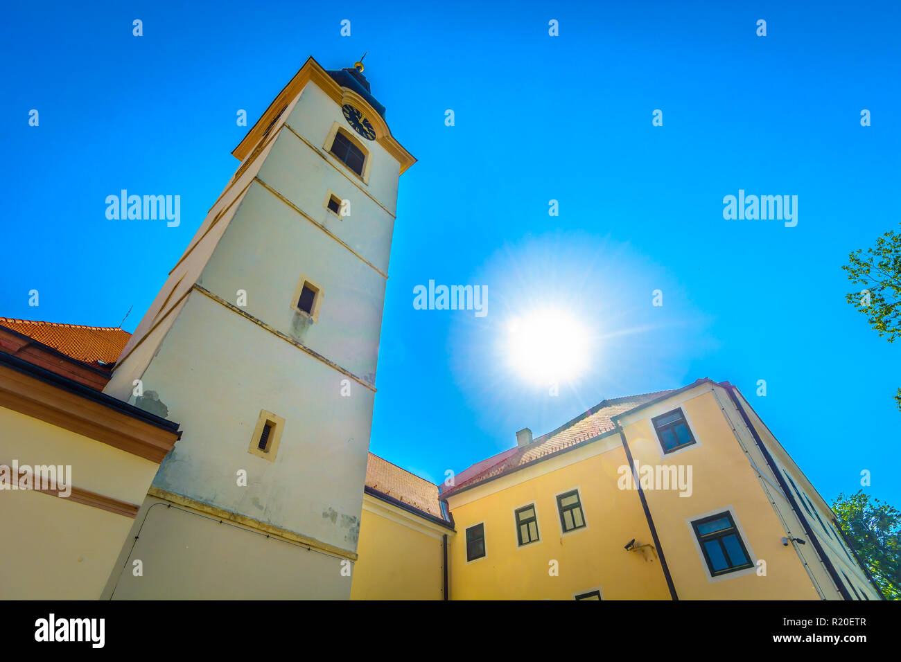 Vue panoramique à l'ancienne tour à Koprivnica ville, célèbre destination de voyage. Banque D'Images