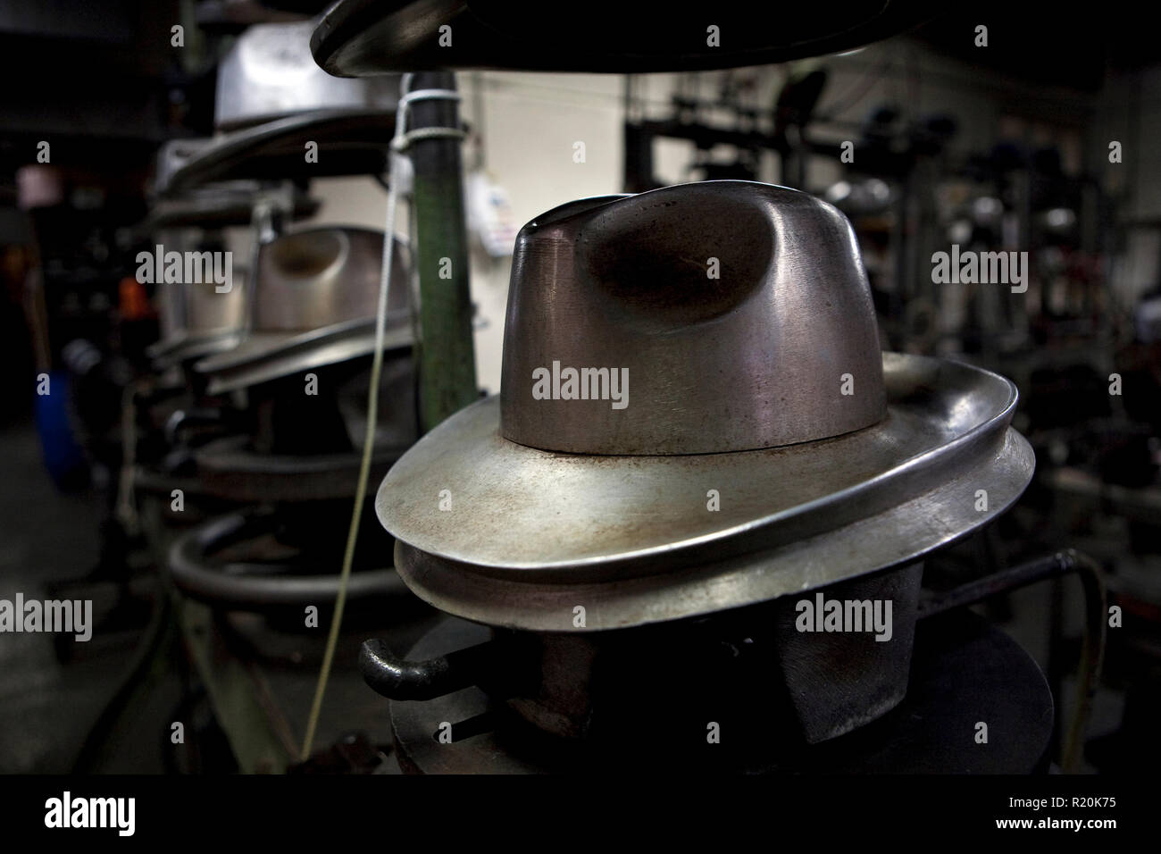Chapeau bloquant Banque de photographies et d'images à haute résolution -  Alamy
