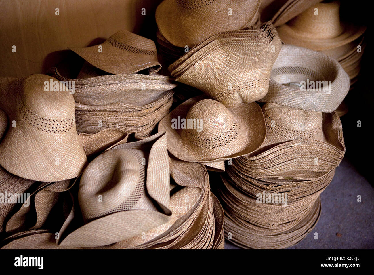 9 décembre 2009 - Coustilleres' hat factory, Septfonds, France - les  chapeaux de paille à l'Coustilleres' hat factory. Septfonds est le cœur de  la Straw Hat, à cause de sa très ancienne