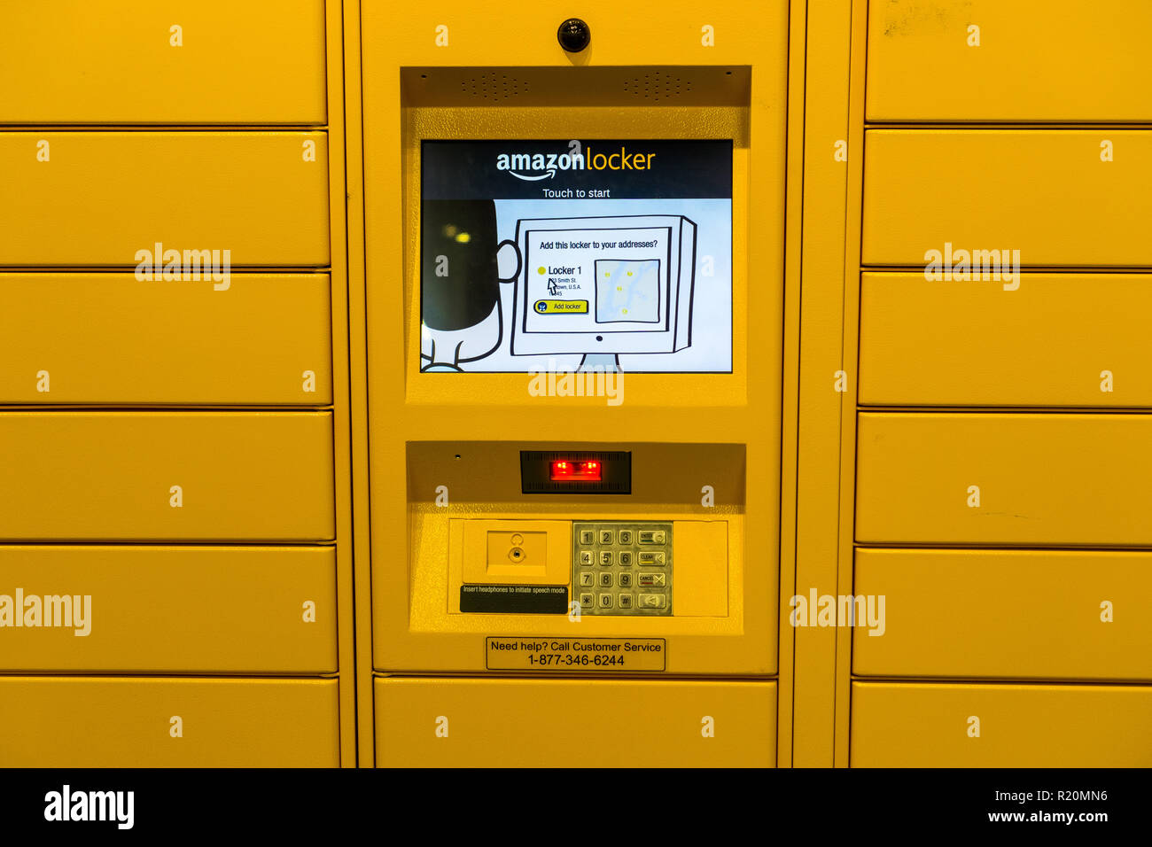 Novembre 15, 2018 Santa Clara / CA / USA - Amazon locker situé dans un magasin à San Francisco bay area Banque D'Images