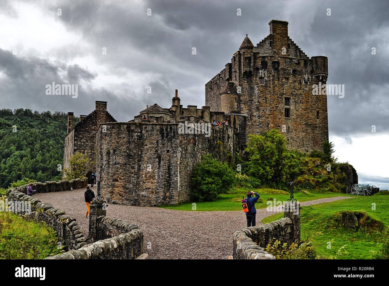 Eileen Donan Castle, Loch Duich, Ecosse, Royaume-Uni. Effet HDR. Banque D'Images
