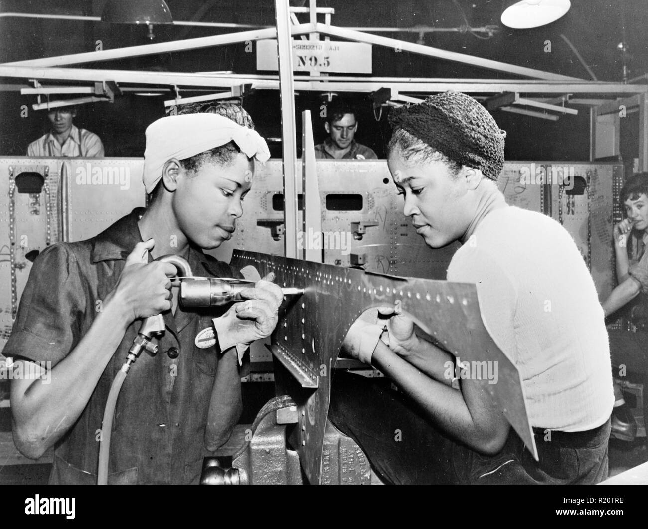 Photographie des travailleuses de l'usine El Segundo de la Douglas Aircraft Company. Datée 1940 Banque D'Images
