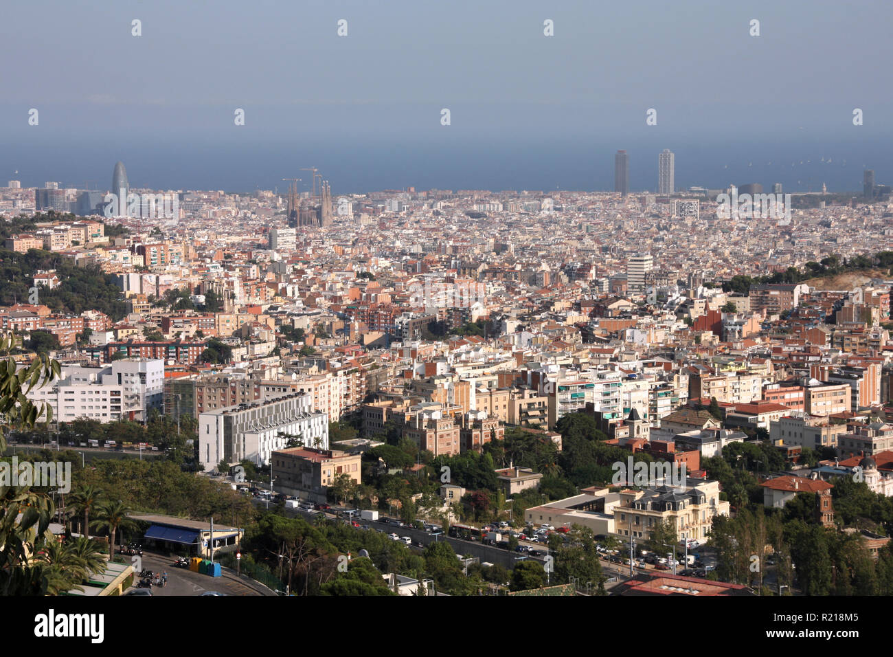 La ville de Barcelone. Vue Aérienne Vue depuis la montagne Tibidabo. Banque D'Images