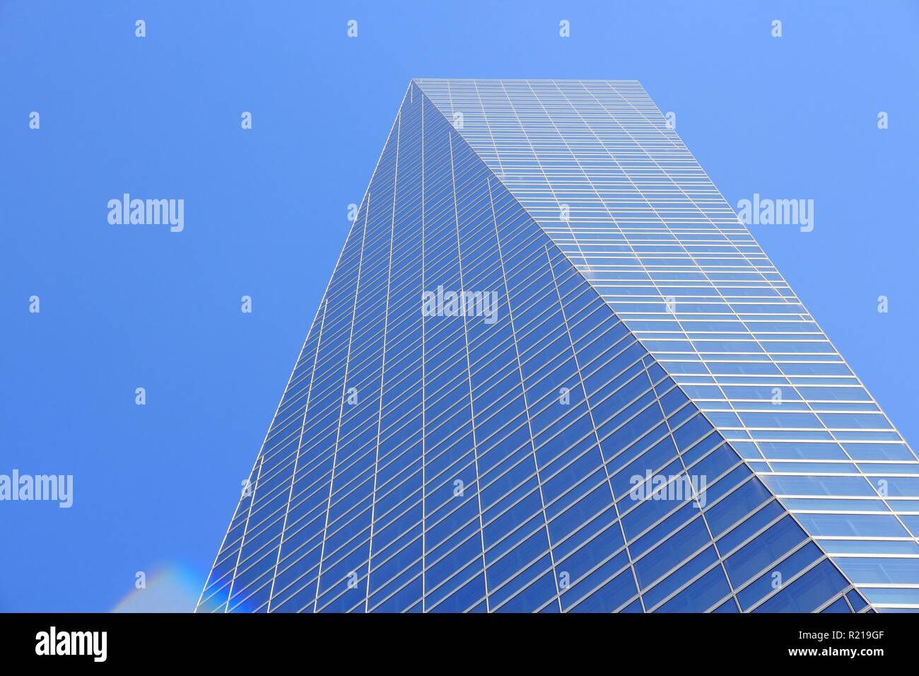 MADRID, ESPAGNE - 23 octobre 2012 : Torre de Cristal Building à Madrid. Torre de Cristal est le 2ème plus haut bâtiment de l'Espagne (en 2013), c'est 249m Banque D'Images