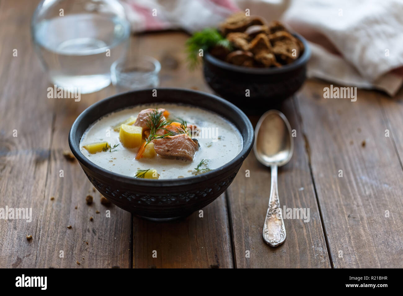 Soupe de crème et saumon, lohikeitto fermer Banque D'Images