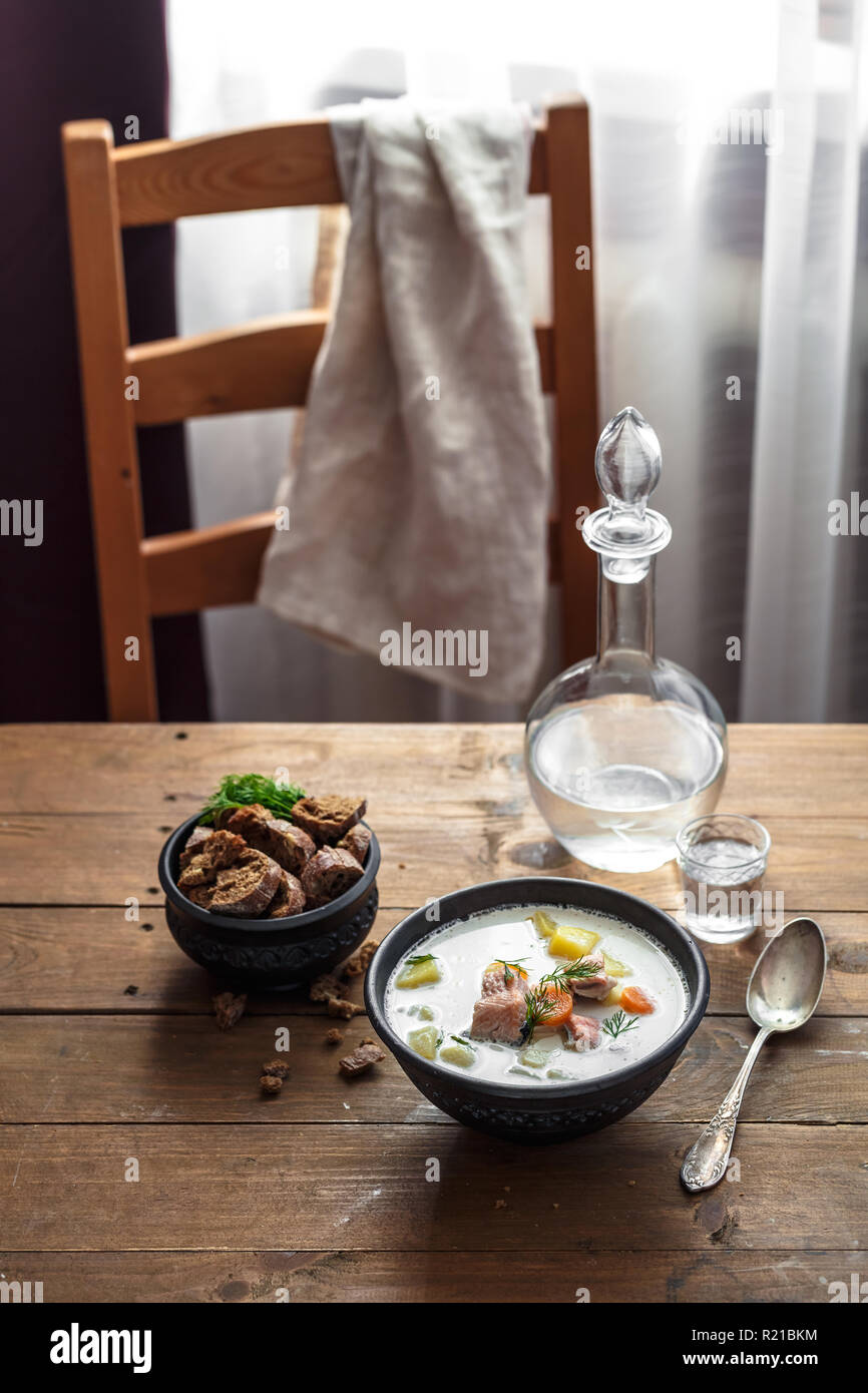 Soupe au saumon. Soupe au saumon nordique avec Lohikeitto crème. Banque D'Images