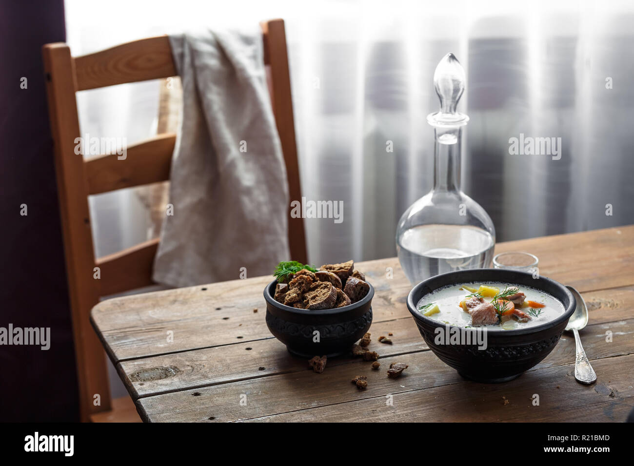 Lohikeitto - saumon finlandais et velouté, style rustique Banque D'Images