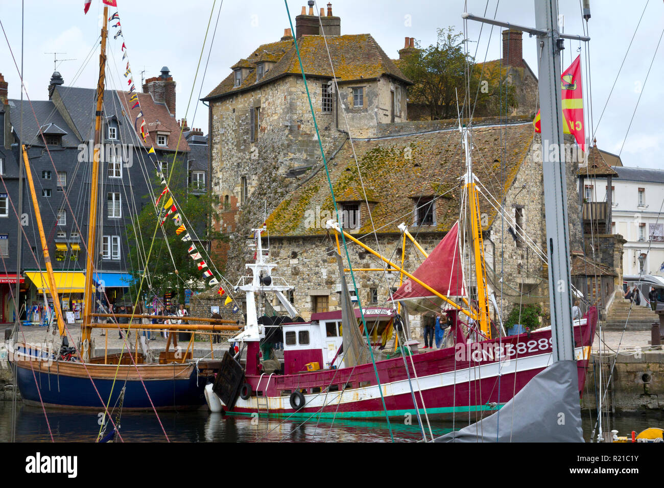 Honfleur, Normandie, France - 21 septembre 2014 : le port pittoresque de Honfleur, Normandie, France. Banque D'Images